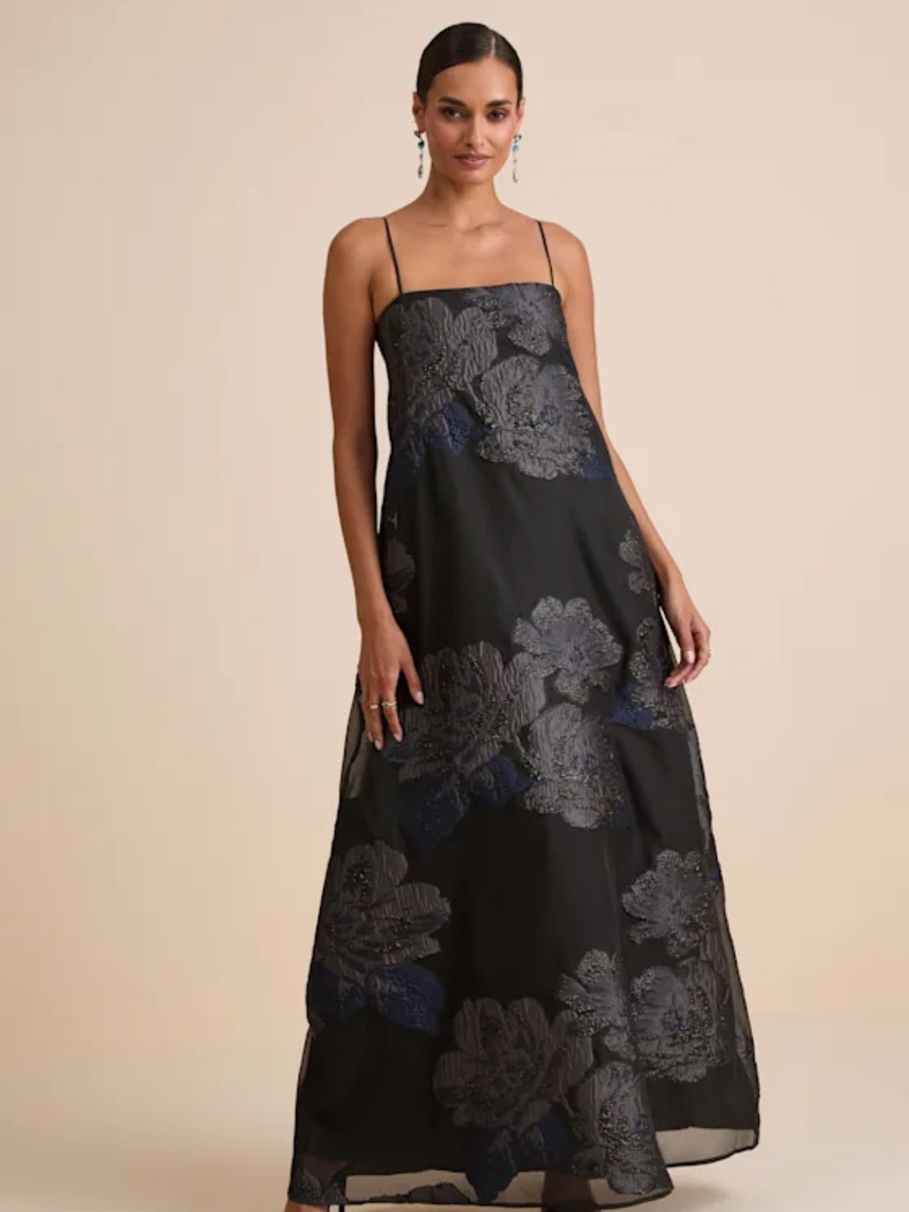 Lulu’s Yavanna Black Floral Jacquard Shift Maxi Dress
Lulus